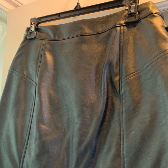 Black “leather” skirt with silver buckling - Picture 4 of 6